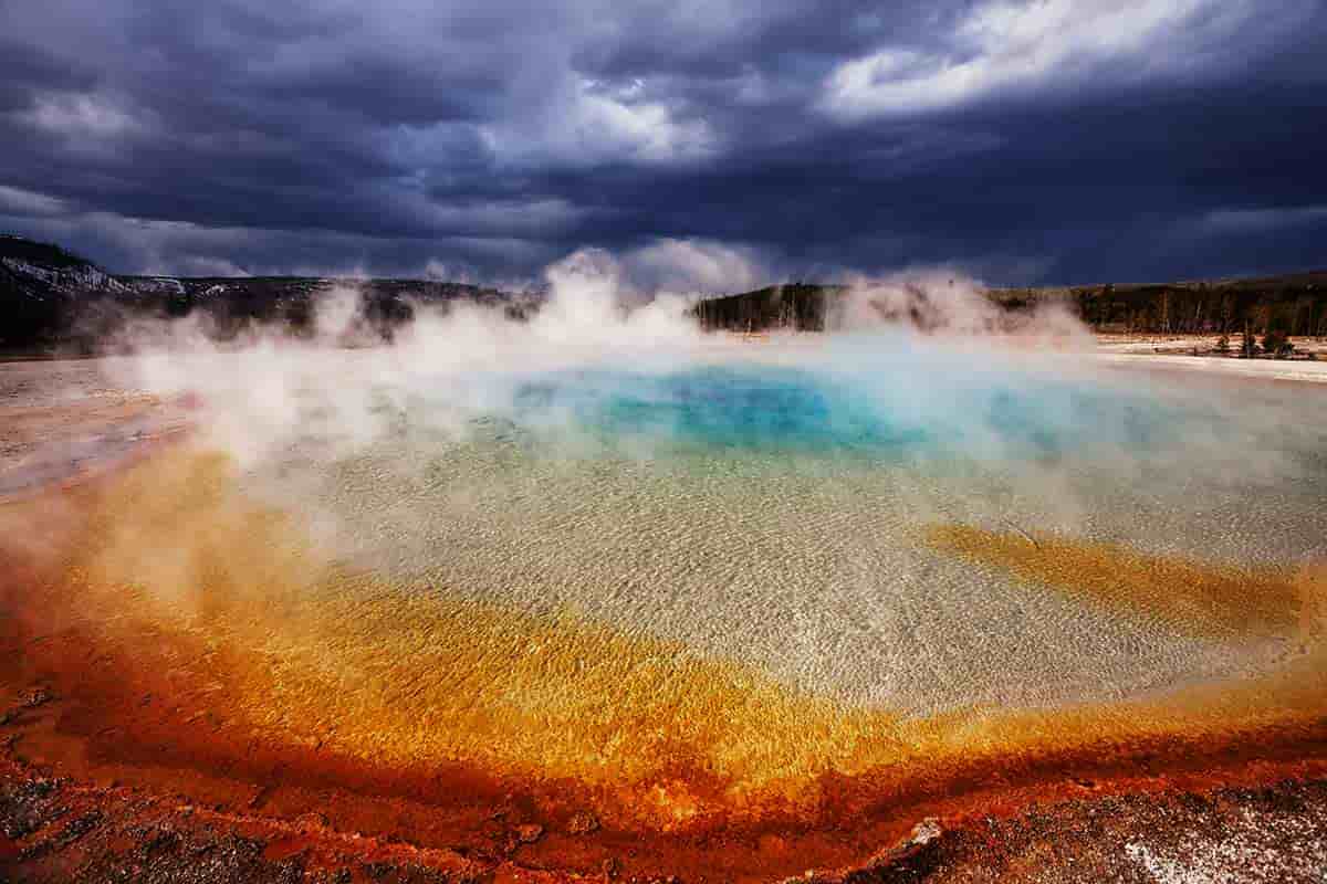 where-to-fly-into-for-yellowstone-pigs-fly-cheap